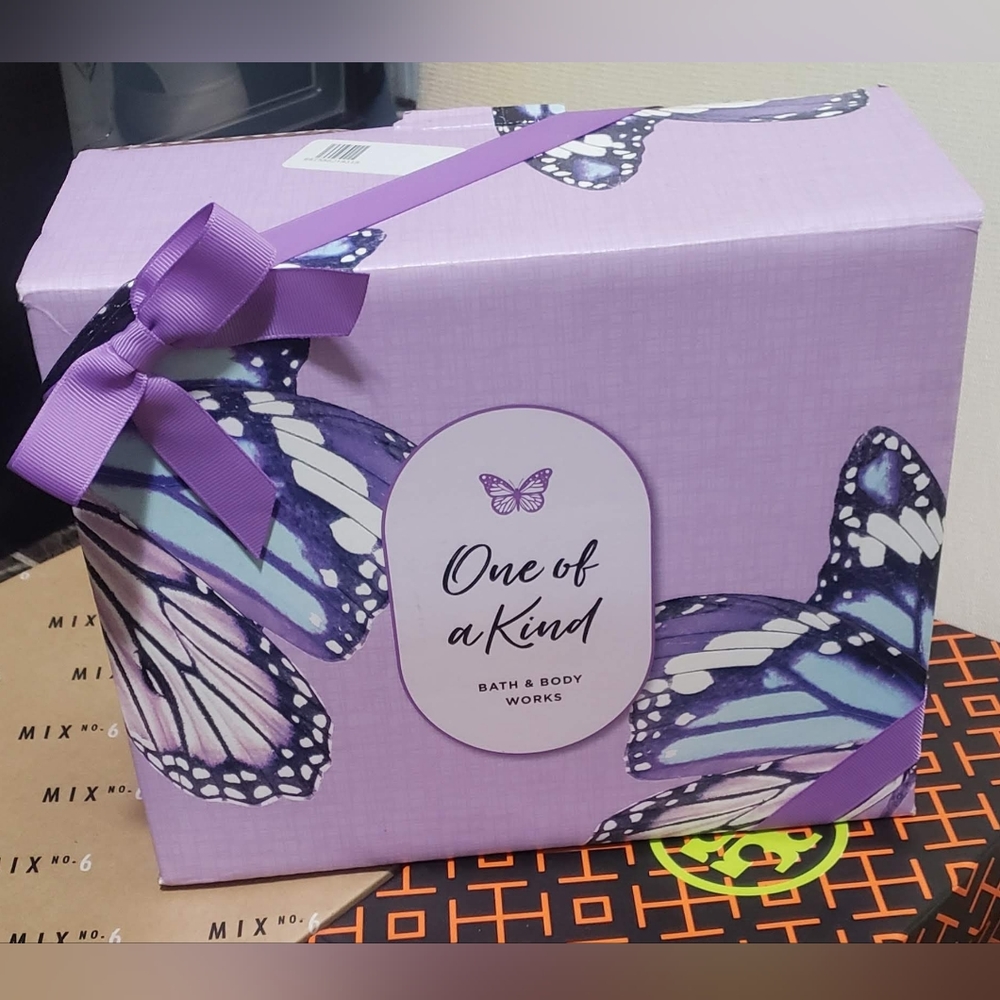 8PC Bath & Body Works - Picture 3 of 3